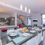 Lucia Villa Laglio